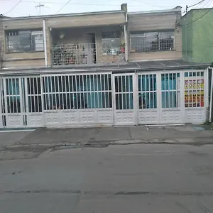 Con Bano Privado Cerca Al Aeropuerto , Bogota Colombia